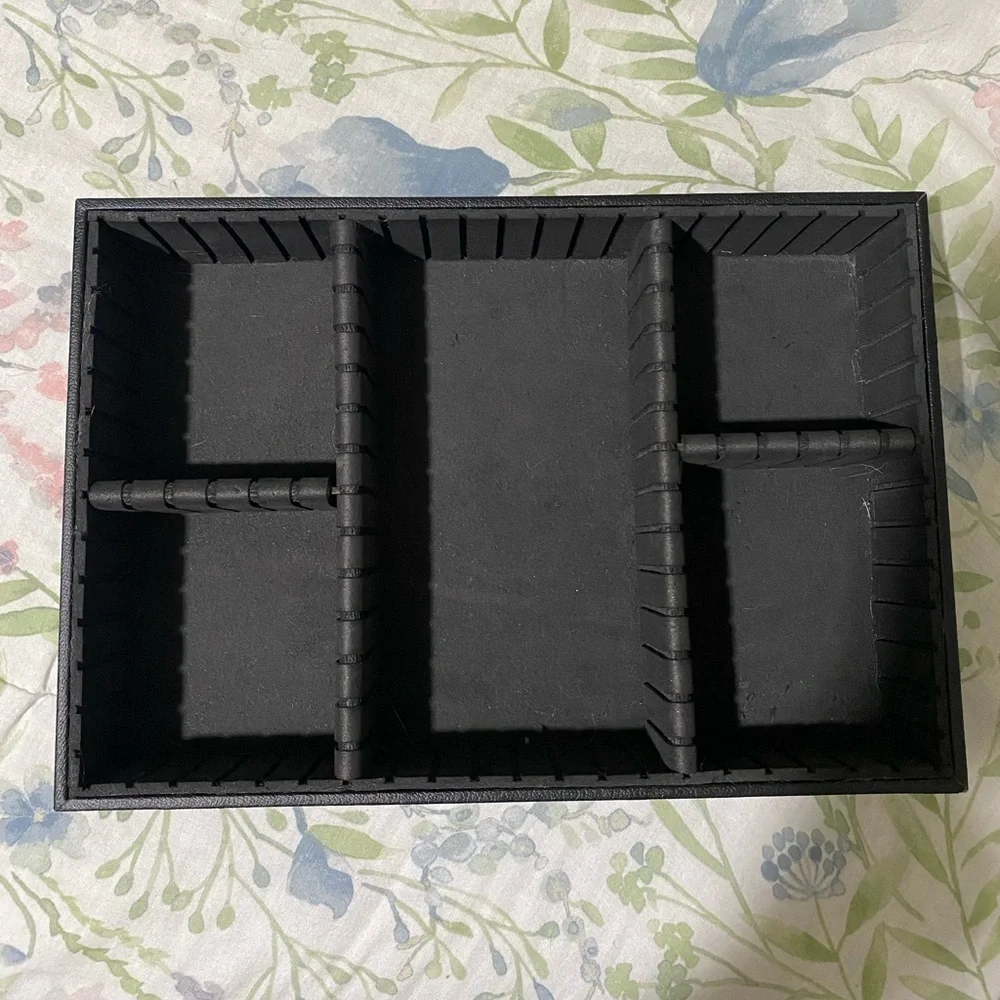 Organizer - Picture 1 of 1